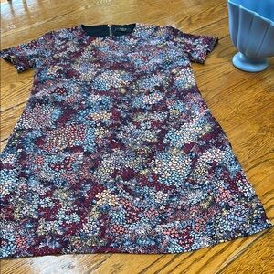Vici floral zip closure shift dress with pockets. Lined. Size Small.